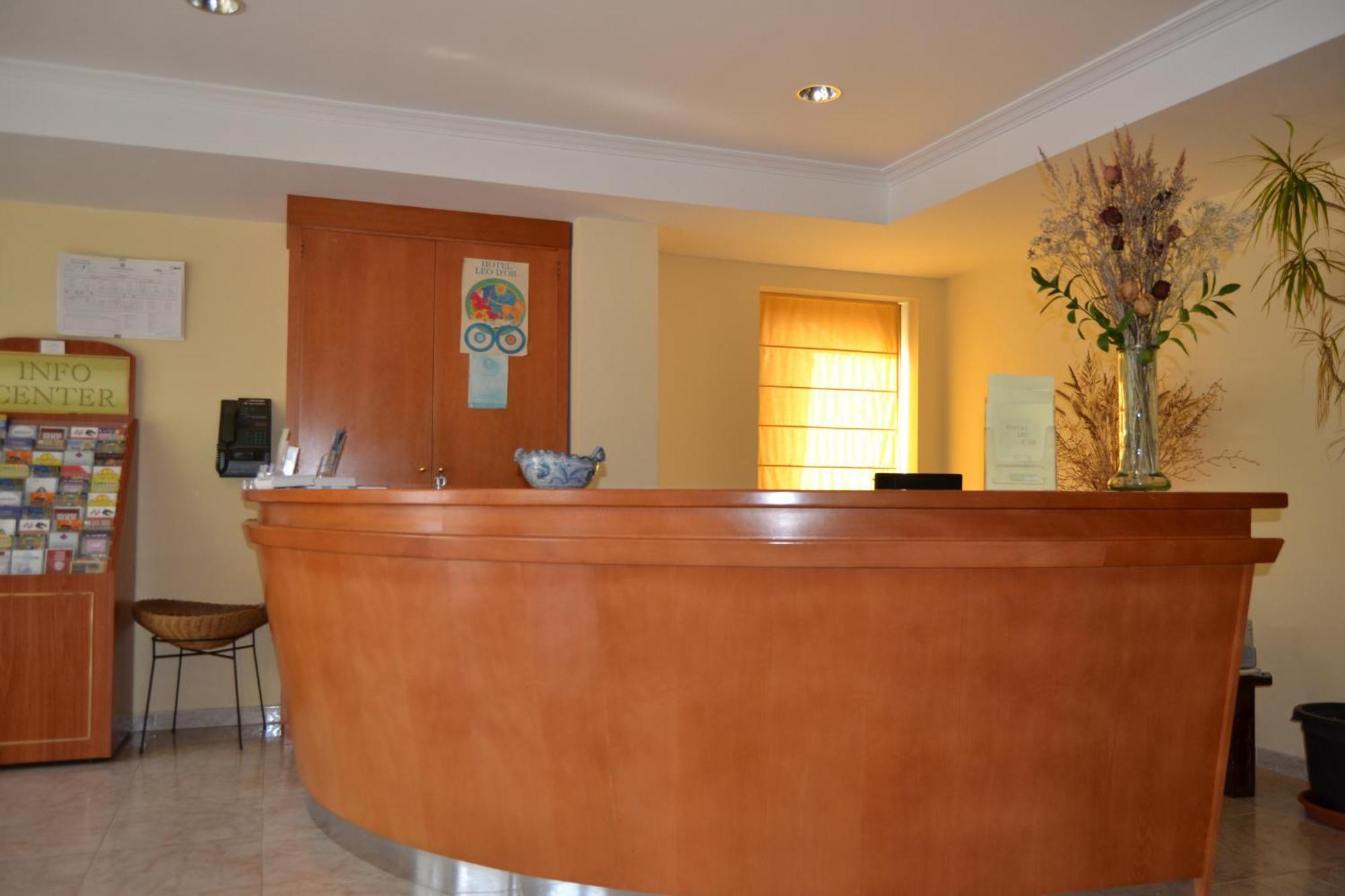 Hostal Leo D'Or Кала де Ор Экстерьер фото