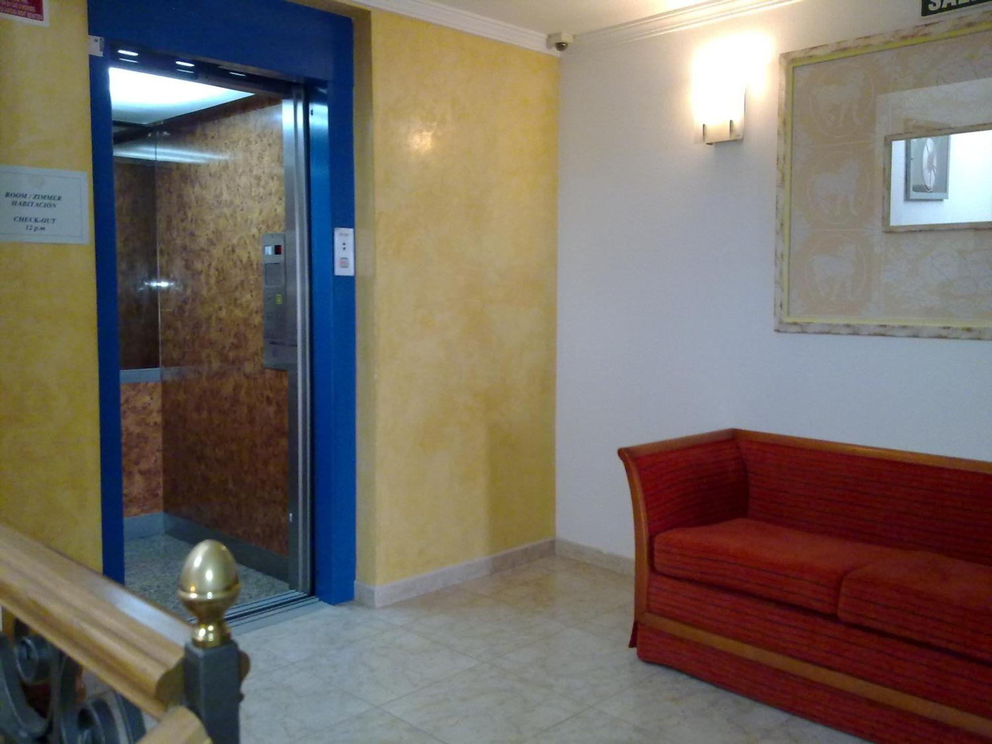 Hostal Leo D'Or Кала де Ор Экстерьер фото